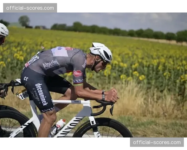 历史瞬间：范德普尔在环弗兰德斯帕特伯格爬坡发动进攻，甩开波加查