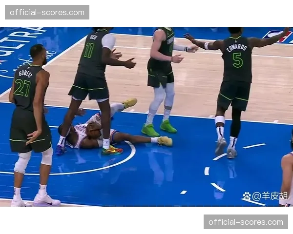 关键回合:爱德华兹突破分球失误,森林狼主帅芬奇场边手势示意降节奏 关键回合:爱德华兹突破分球失误,森林狼主帅芬奇场边手势示意降节奏